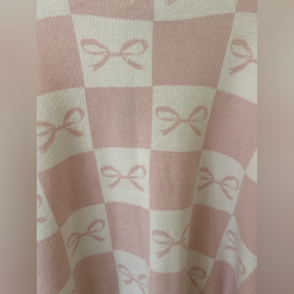Sincerely Jules Baby Pink and White Knit Bow Cardigan
Size: Small
NWT - Picture 12 of 15